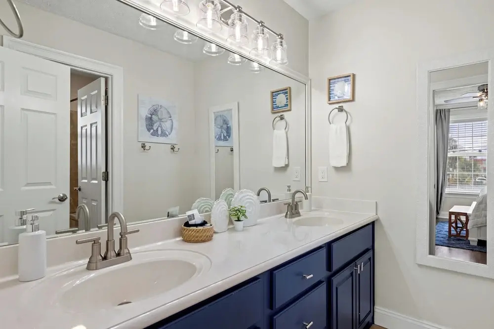 Escape to Sand Dollar Holler: Coastal Retreat, 3 Beds, 2.5 Baths, Sleeps 10!