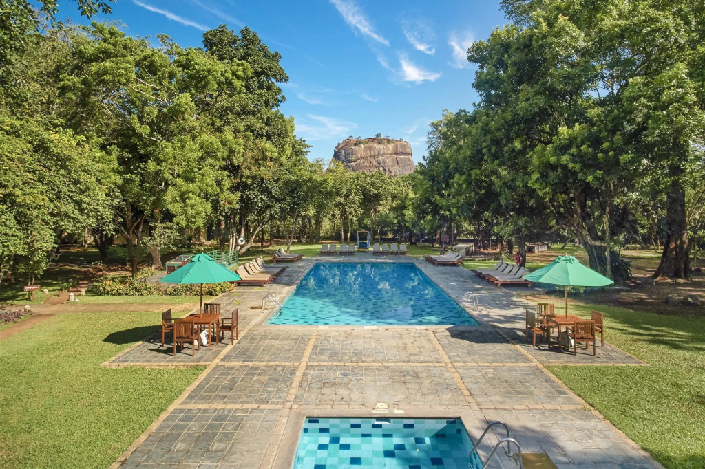 Lovely lodge & Hostel