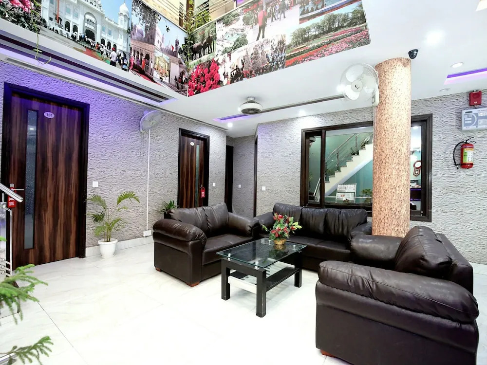 OYO 2107 Hotel Akash Continental