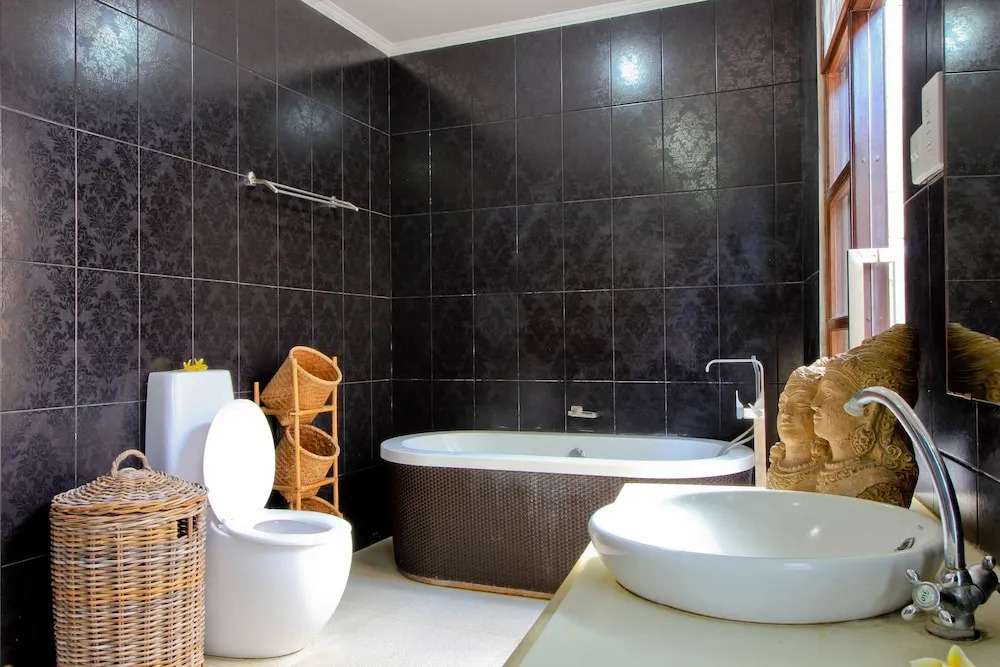 Villa Mimpi - Spacious Luxury 1BR Villa with Pool, 350m from the Beach