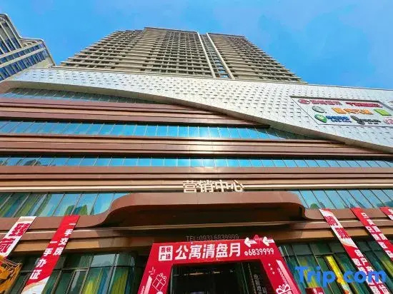 Zhihui Yunjian Homestay (Wuyue Plaza Customs Subway Station)