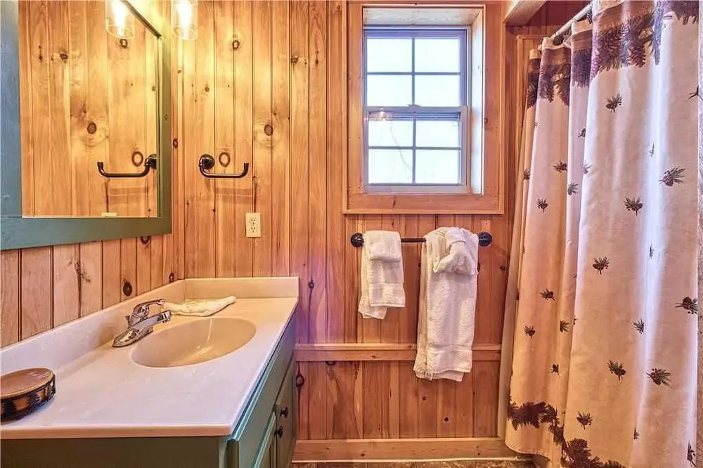 Chubby and Cubbys Den - Three Bedroom Cabin