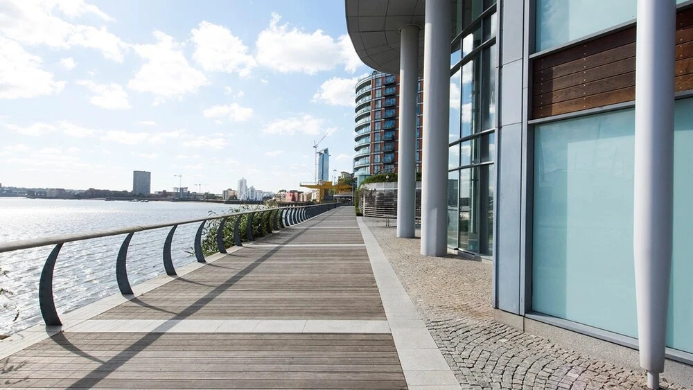 Bright Luxurious 2BR near Canary Wharf