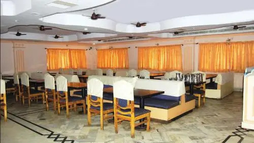 Hotel Mayura A/C