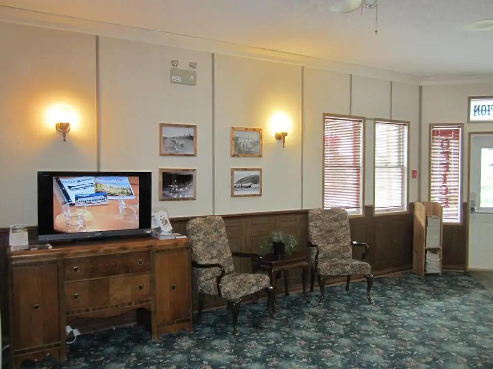 Triple J Hotel & Cabins