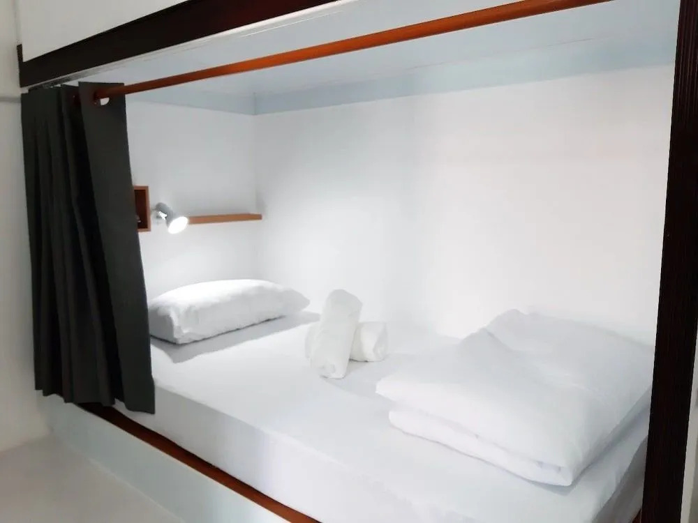 OYO 544 Sleep Sloth Hostel