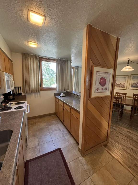 Large 3br Condo On Bus Route Argentine 1517 kids Ski Free 3 Bedroom Condo