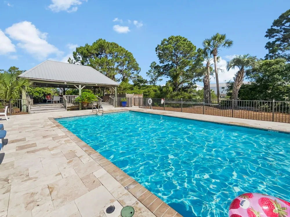 Summersalt 1 Bedroom Condo by RedAwning