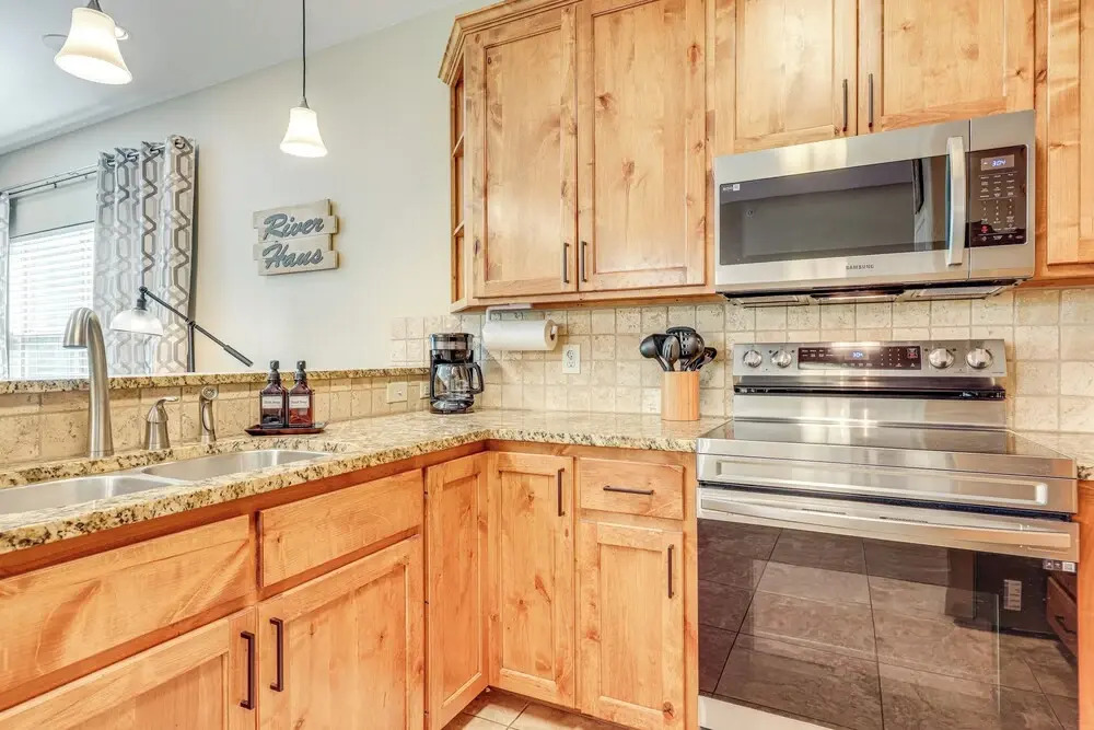 Direct Guadalupe River Access! Hill Country Condo