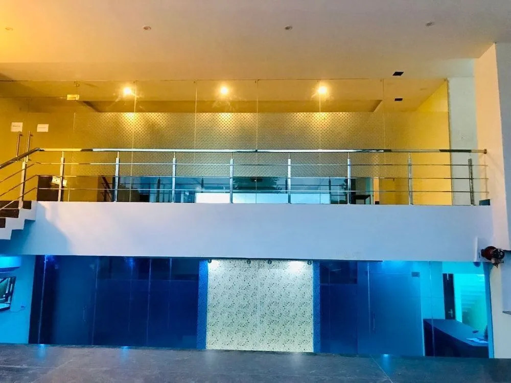 OYO Townhouse SSM Hospital Formerly The Arcas Hotel
