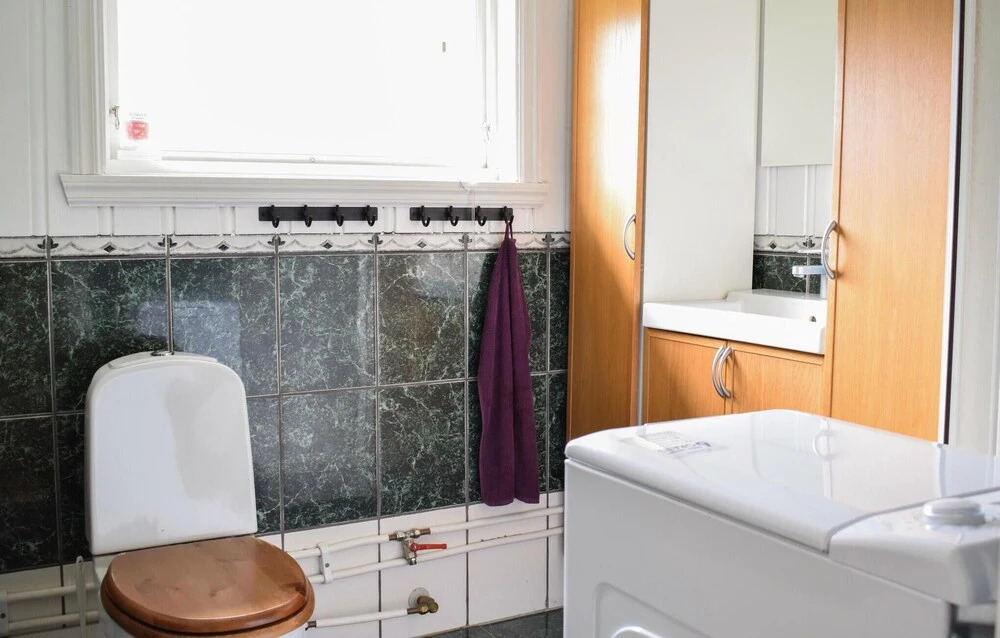 6 Bedroom Beautiful Home In Vossestrand