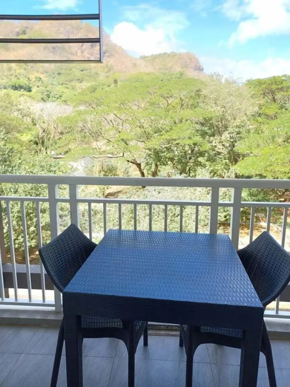 Beach condos at Pico de Loro Cove & possible Beach Club Access & Wi-Fi & Netflix, 42-50TVs with Uratex beds & pillows, equipped kitchen, balcony, parking, guest registration fee is not included