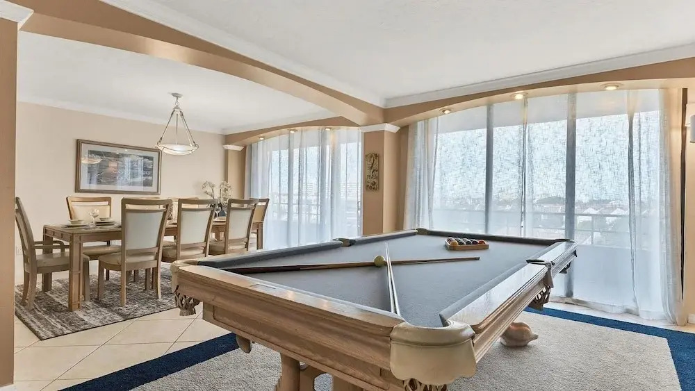 Anchorage Resort 3 bedroom Luxury Condo w Balcony, Pool Table, Near Beach 3 Condo