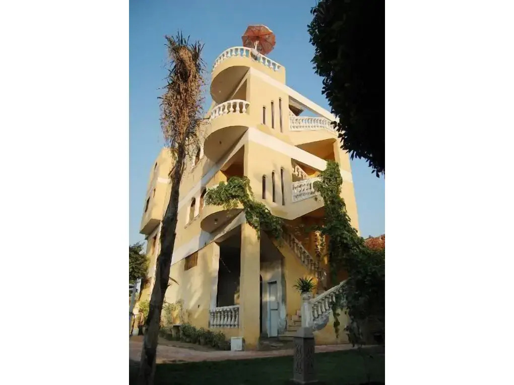 Sakkara pyramid inn hotel
