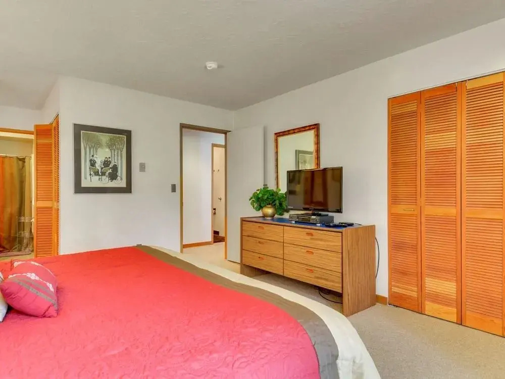 Meadow 24 2 Br condo by RedAwning