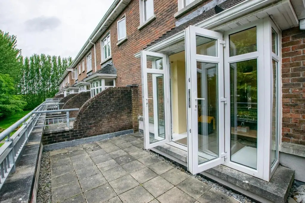 Gort Na Coiribe 4 Bedroom Duplex, by Shortstays