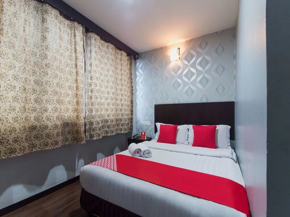 OYO 110 Cosmic Hotel