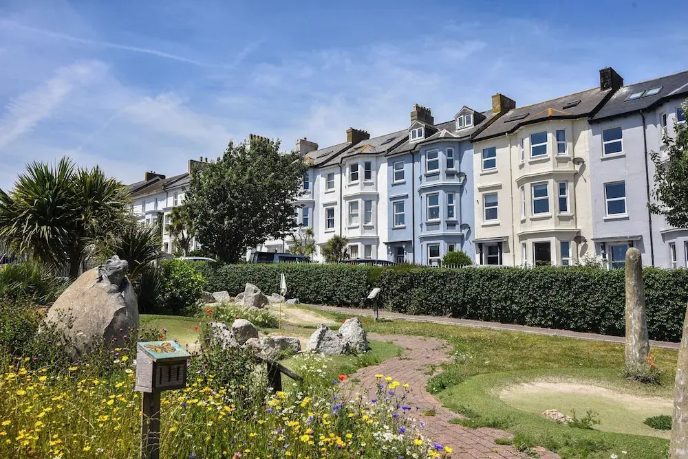 Flat 2, 10 Seafield Road