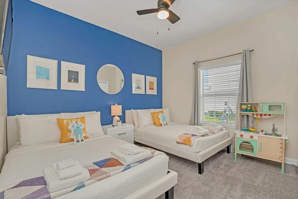 Lake View and Mickey Room! Stunning Home! #5sl851