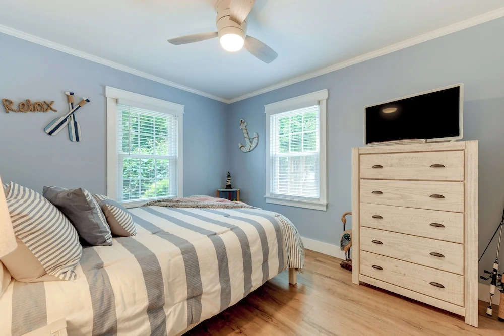 'commodore Bay Waterfront Home on Lake Norman!