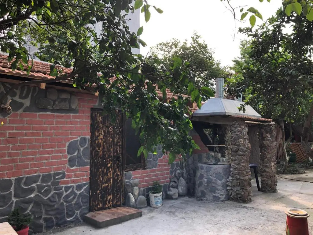 Mzeos House