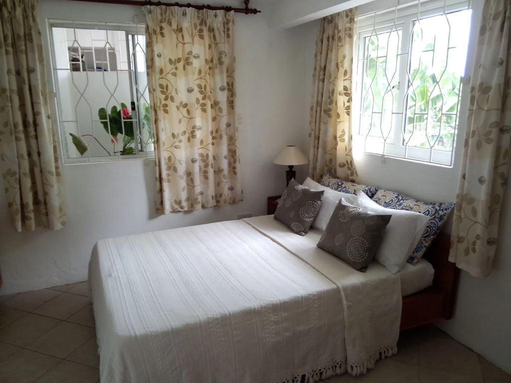 CHEZ LORNA 3 nights or plus