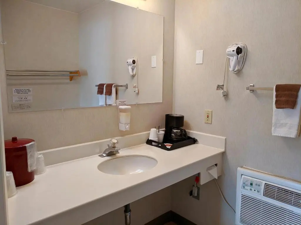 Aquarius Inn