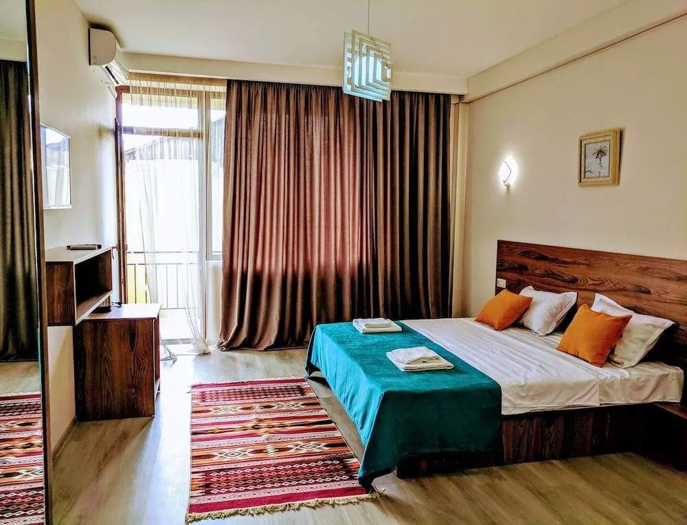 Hotel Canvas