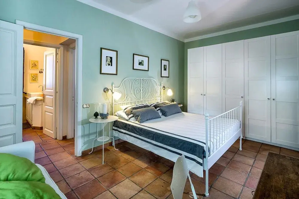 Villa La Timpa - antica e maestosa villa con jacuzzi privata con una meravigliosa vista sull'Etna e sul mare