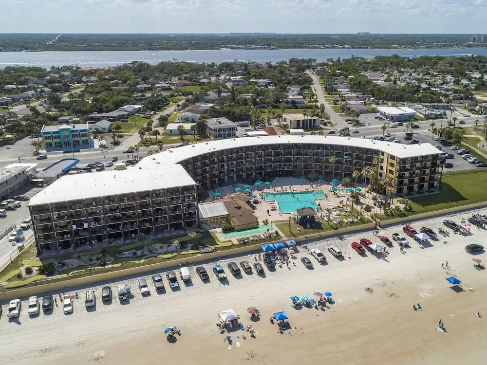 Hawaiian Inn 238 by Distinctive Beach Rentals