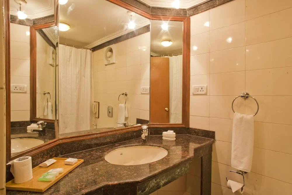 Hotel Om Tower