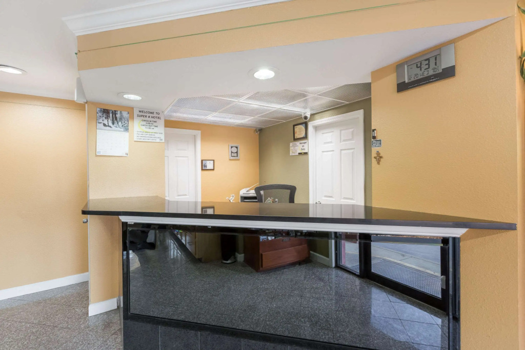 Super 8 by Wyndham Indianapolis-Southport Rd