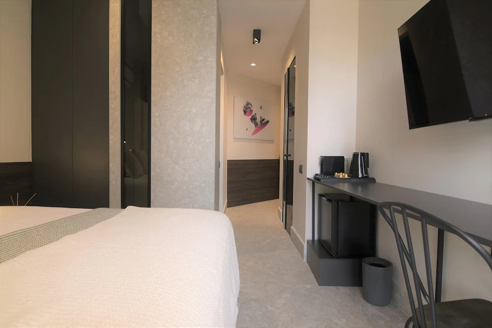 Cityzoe Athens Suites
