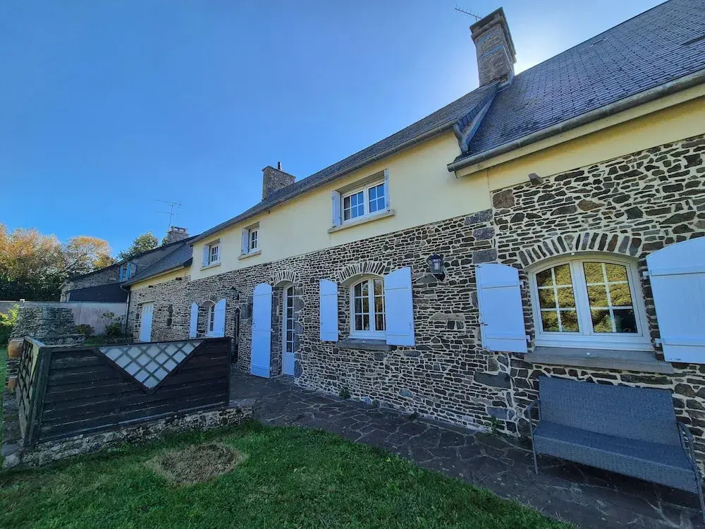 Spacious Family Home Near the Sea