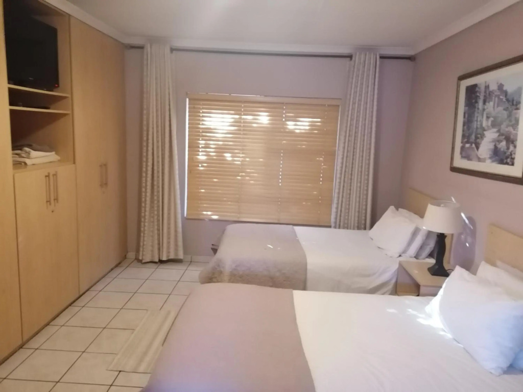 Captivating 3-Bed House in Kempton Park