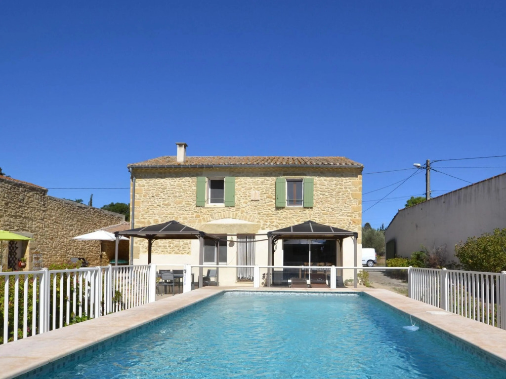 Beautiful holiday home with enclosed, private swimming pool near the village of Aubais.