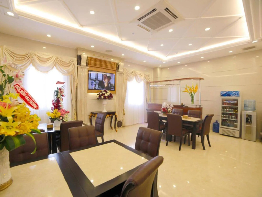 S79 Happy Hotel 2