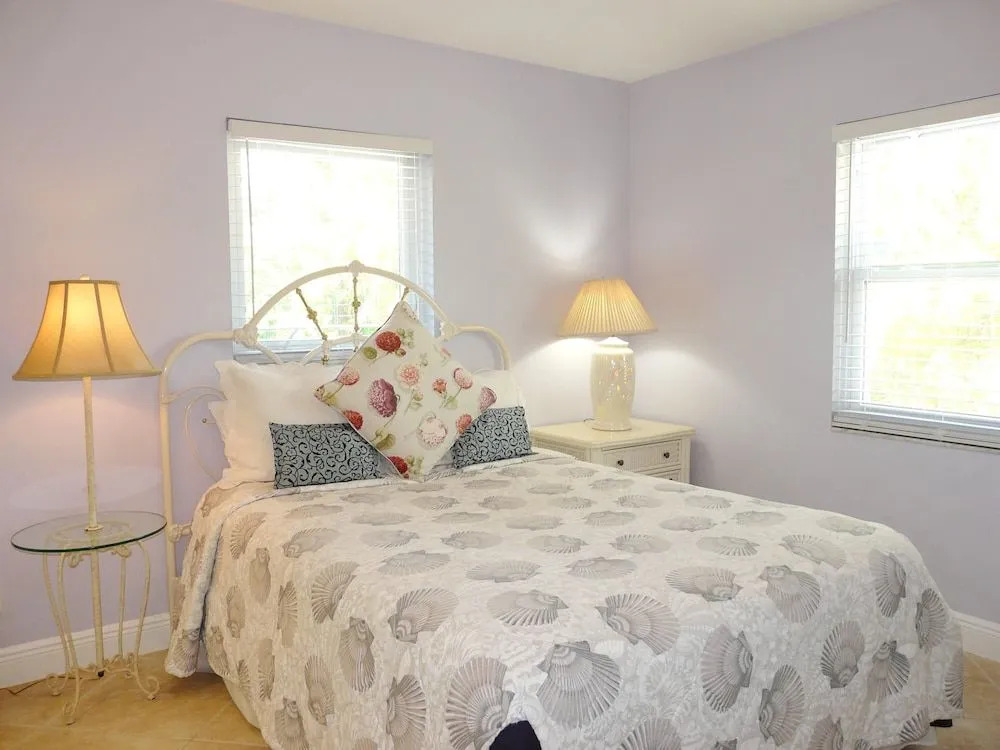 Centrally Located Pet-friendly Home With spa and Pool