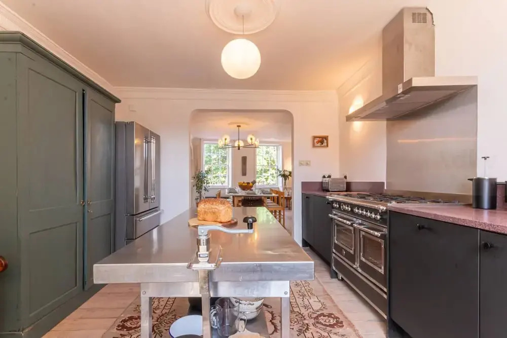 Georgian Luxury Margate Tnhouse Sleeps 11 by Adliv