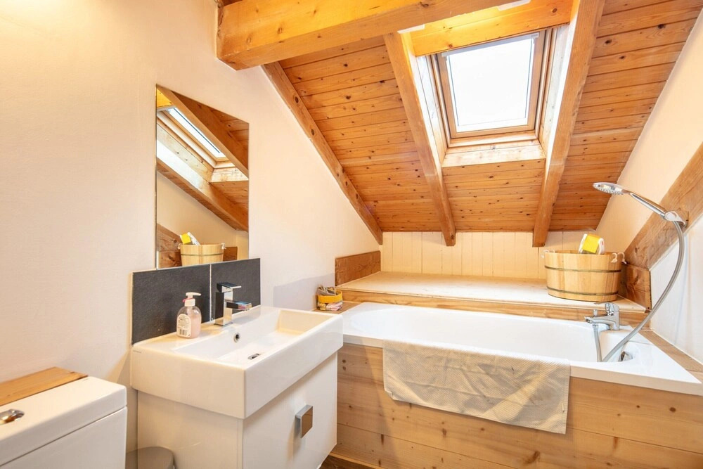 Alpine Chalet With Private Hot Tub