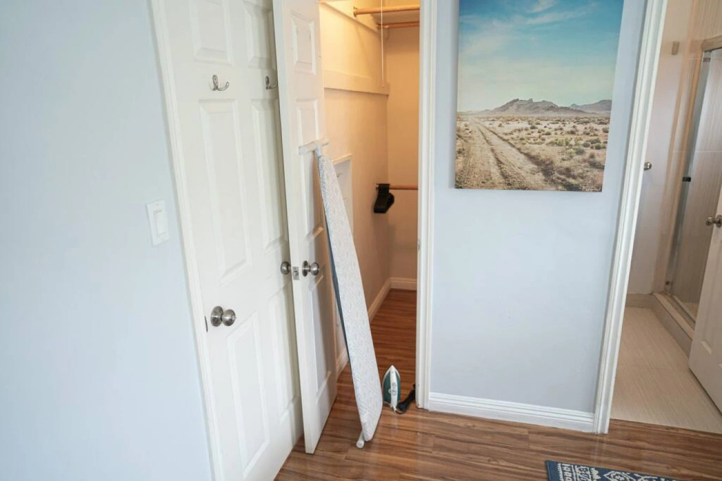 QUAINT 1-BEDROOM BUNGALOW HOME IN GLENDALE  (p5)
