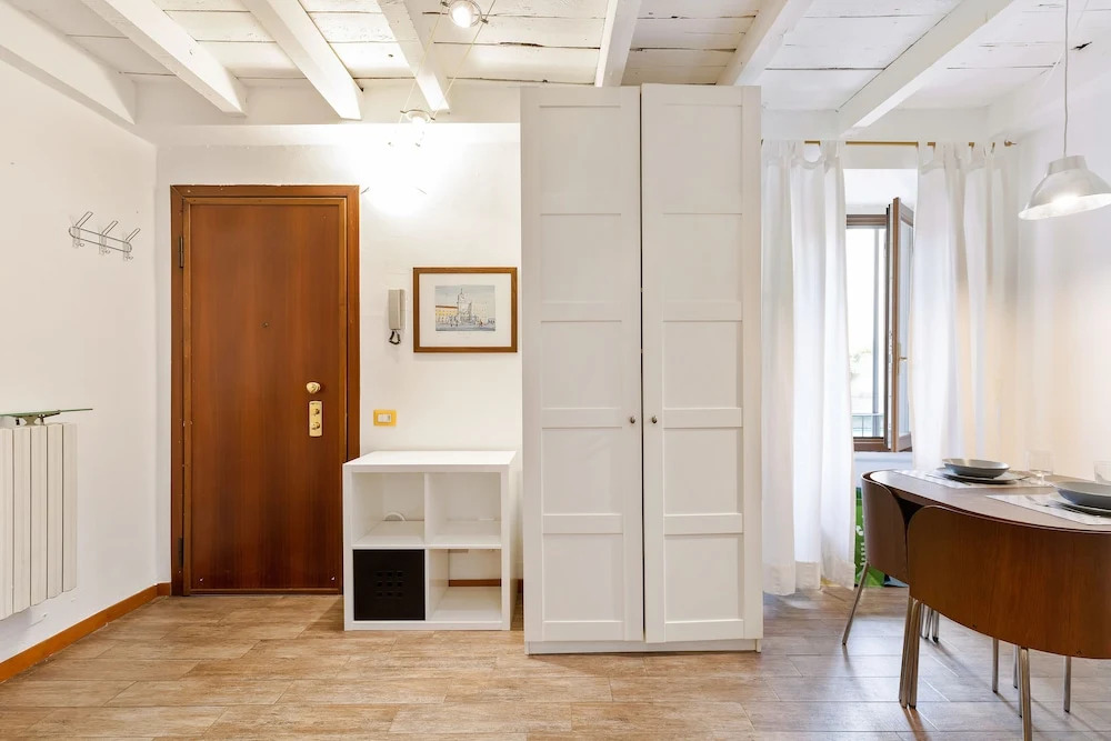 JOIVY Beautiful Studio For 2 Near Sempione Park