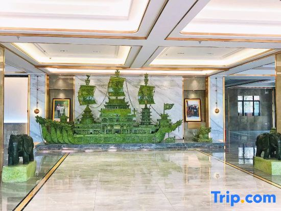 Zhongzhisheng Hotel (Zhaoqing East Railway Station Dinghushan Scenic Area)