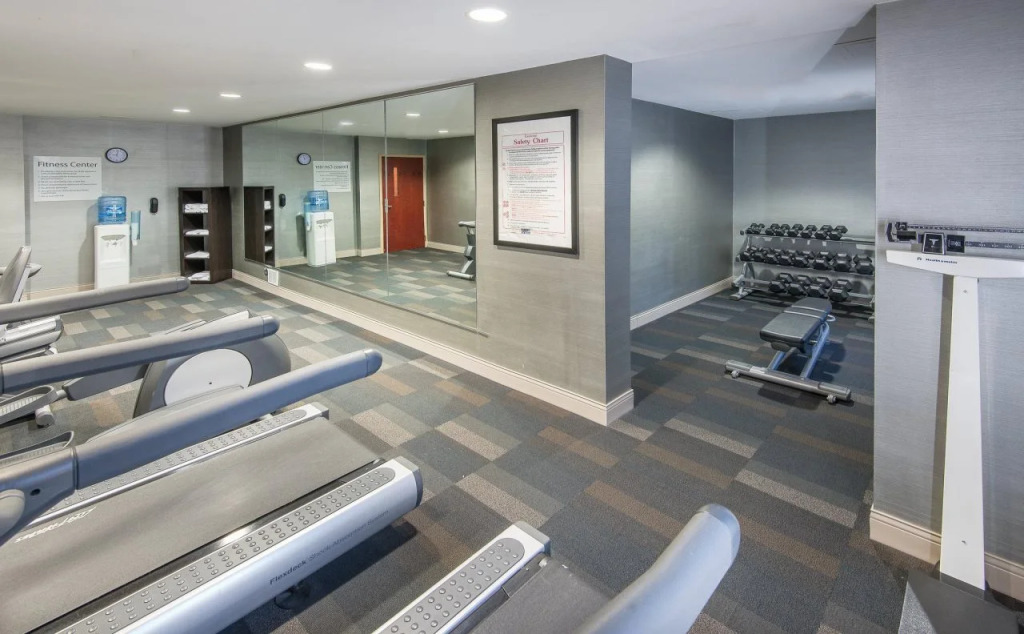 Holiday Inn Express & Suites Philadelphia - Mt Laurel by IHG
