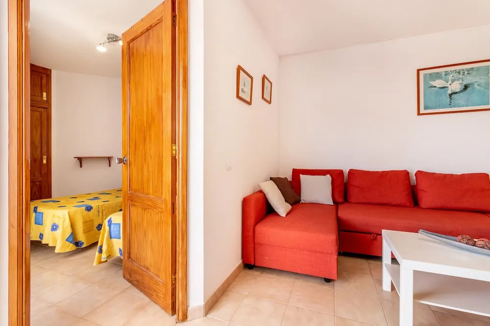 35138b01 - Petrel 2, Aptos El Cardenal 906