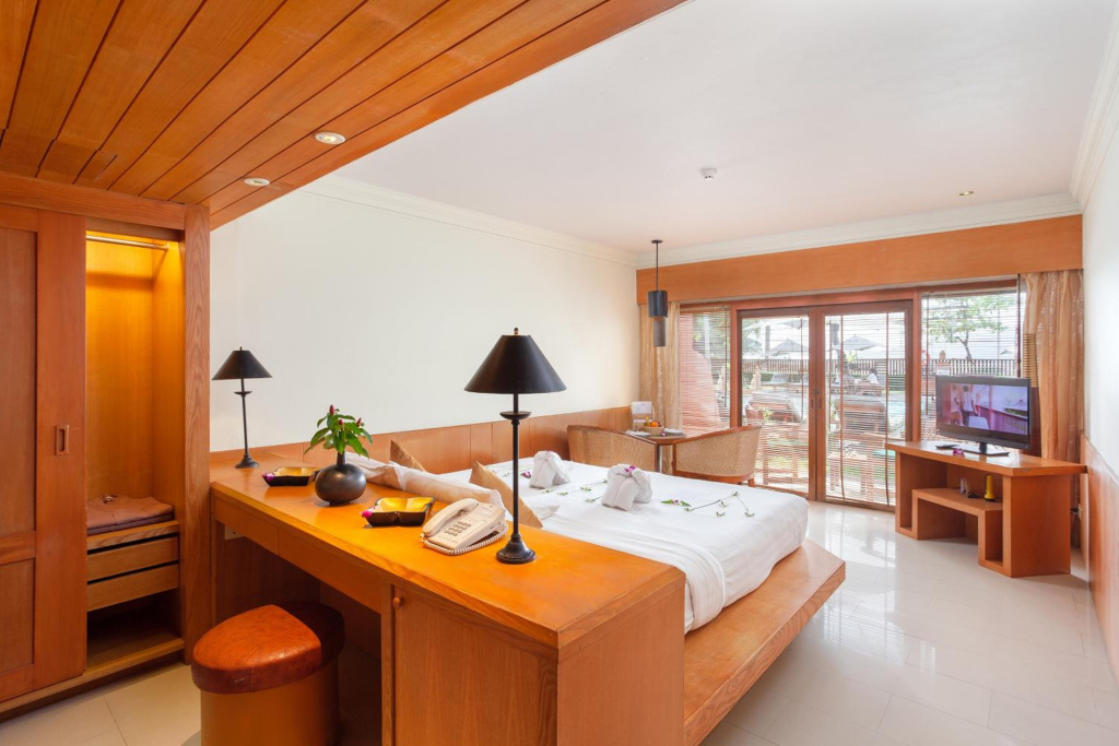 Seaview Patong Hotel