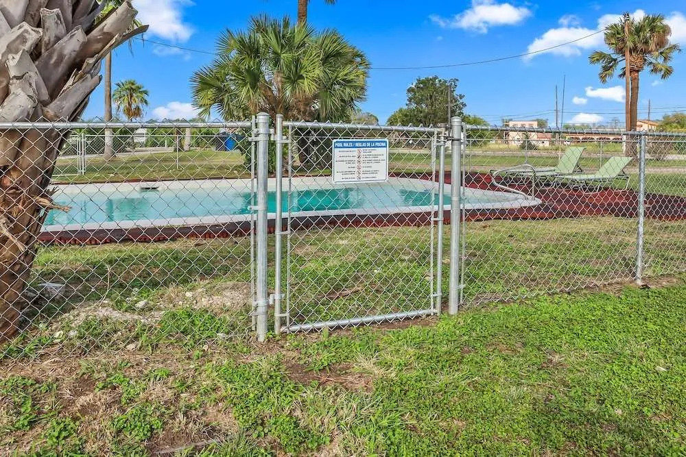 Mathis Motel
