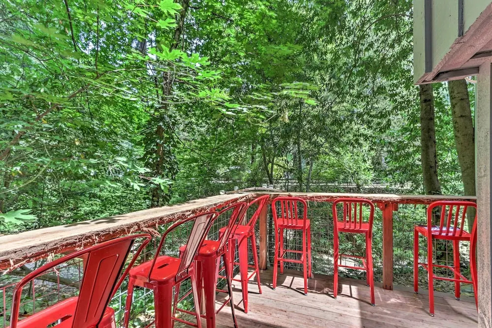 Redwoods Cabin w/ Hot Tub: Walk to Russian River!