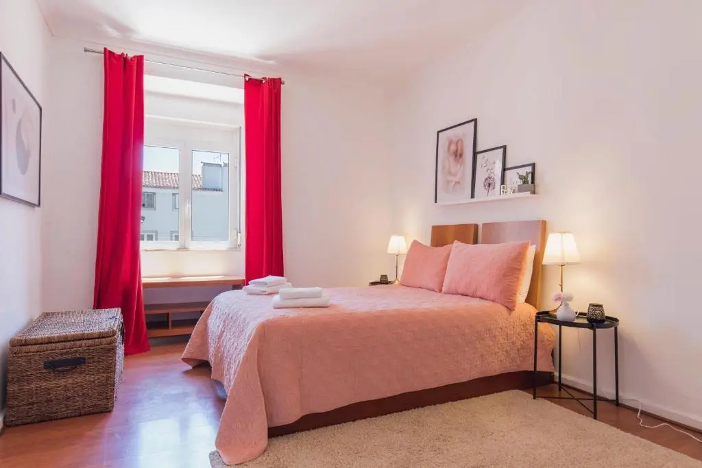Charming Chiado 2Bedr W/Balcony And View
