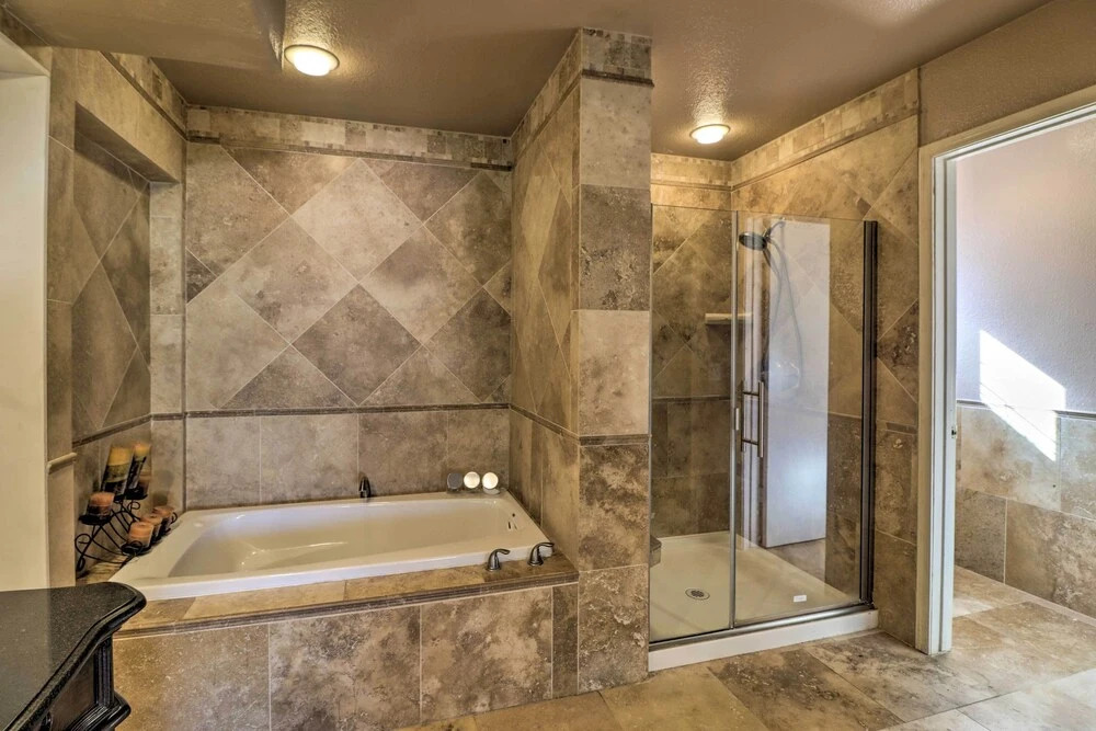 Lavish Family Escape w/ Game Room in Avondale